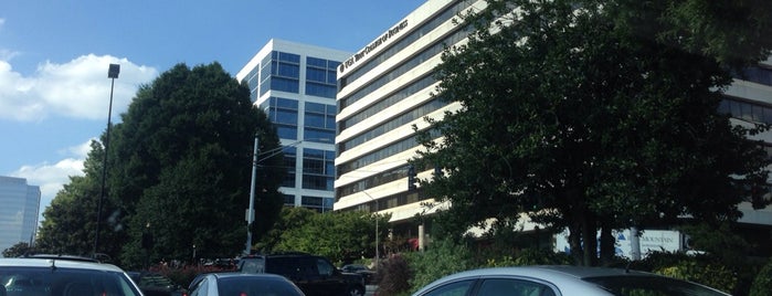 Peachtree Road Buckhead is one of Locais curtidos por Chester.