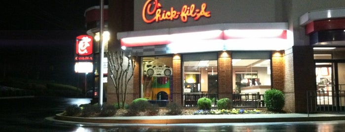 Chick-fil-A is one of Lugares favoritos de J.