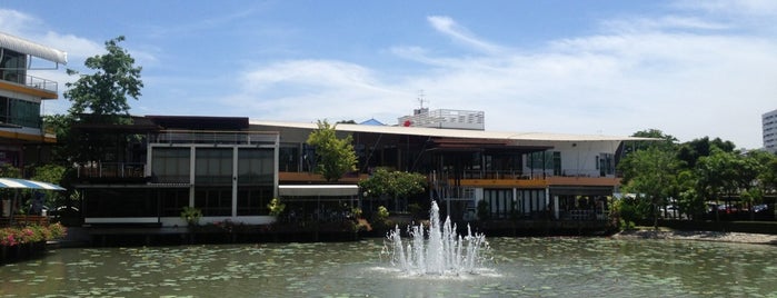 Bon Marché Market Park is one of Miniさんのお気に入りスポット.