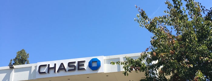 Chase Bank is one of Valerie 님이 좋아한 장소.