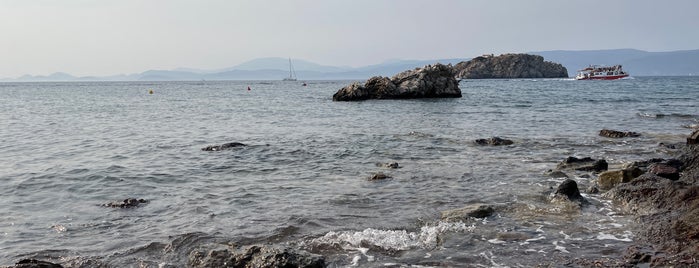 Vlychos Beach is one of Ύδρα ☀️.