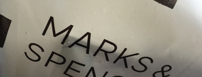 Marks & Spencer is one of Orte, die Anaïs gefallen.