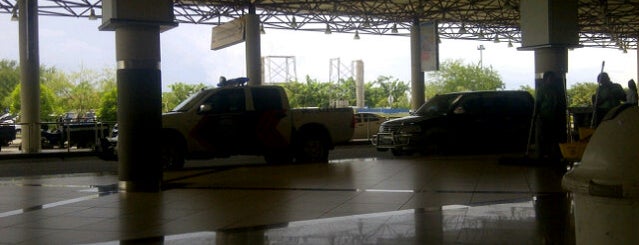 JUANDA INT'L AIRPORT - GATE 11 is one of Host.