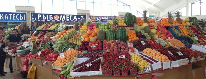 Усачёвский рынок is one of Locais curtidos por Alexey.