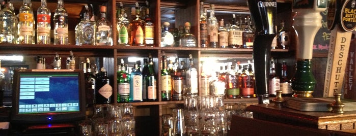 The Chieftain Irish Pub & Restaurant is one of Tempat yang Disukai Bourbonaut.