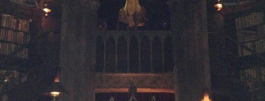 Dumbledore's Office is one of Julie : понравившиеся места.