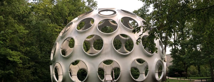 Buckminster Fuller's Fly's Eye Dome is one of Char'ın Beğendiği Mekanlar.