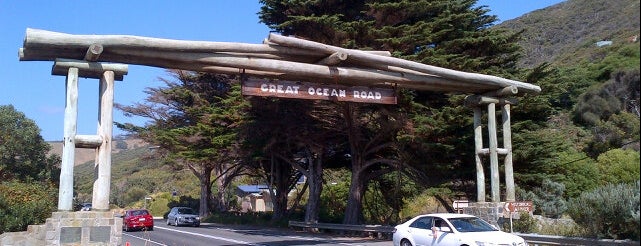 Memorial Arch is one of Visit Victoria.