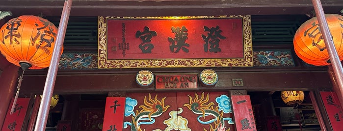 Chùa Ông - Quan Công Miếu (Ong or Quan Cong Temple) is one of VjetŇam.