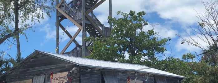 Key West Shipwreck Tower is one of สถานที่ที่ Lizzie ถูกใจ.