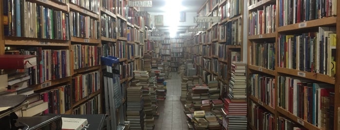 Librerías De Ocasión is one of Fernanda 님이 좋아한 장소.