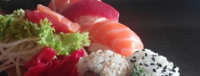 Sushi Club is one of Japos probados y aprobados.