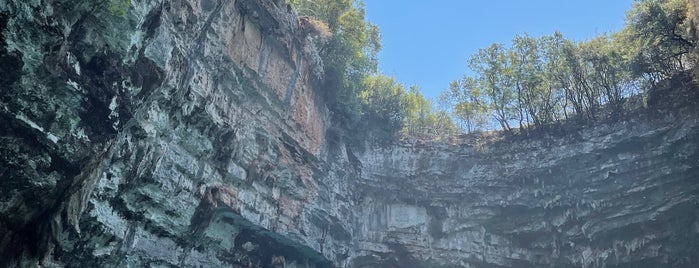 Melissani Lake is one of Lieux qui ont plu à Nataliya.