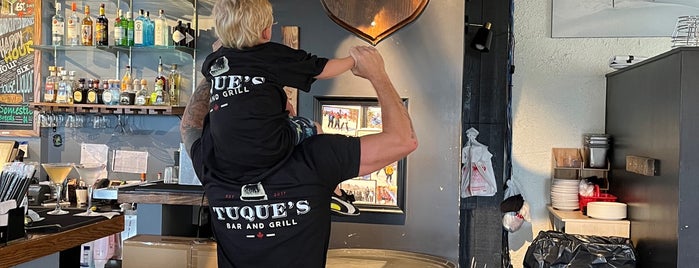 Tuque’s Bar & Grille is one of Locais curtidos por Terri.