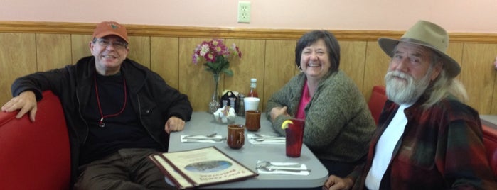 Peter's Greek And Italian Diner is one of Lunch in Largo.