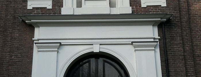 St. Catharinakerk Begijnhof is one of Posti che sono piaciuti a Bernard.