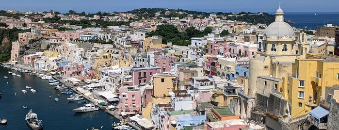 Procida is one of Napoli.