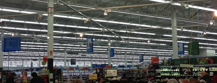 Walmart Supercenter is one of Tempat yang Disukai Andy.