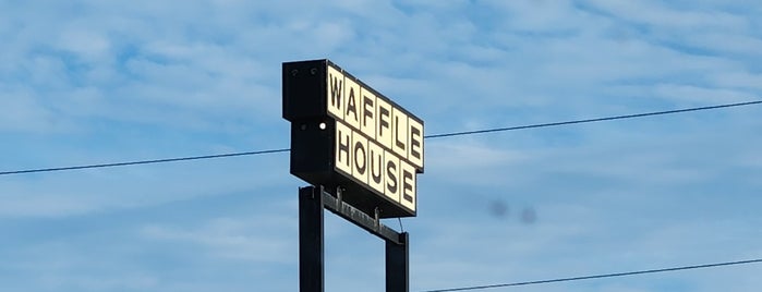 Waffle House is one of The 13 Best Places for Sausage Gravy in New Orleans.