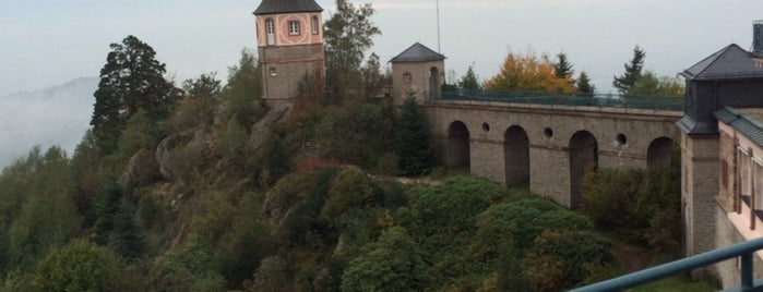 Buhlerhohe Schlosshotel is one of Grandes restaurantes de Alemania.