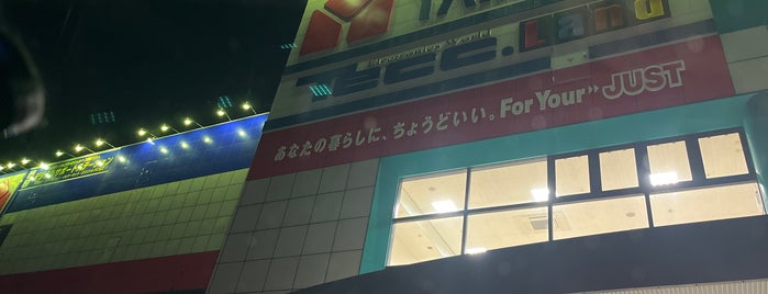 ヤマダ電機 テックランド四日市店 is one of 四日市に住んでた時に行ってた店.