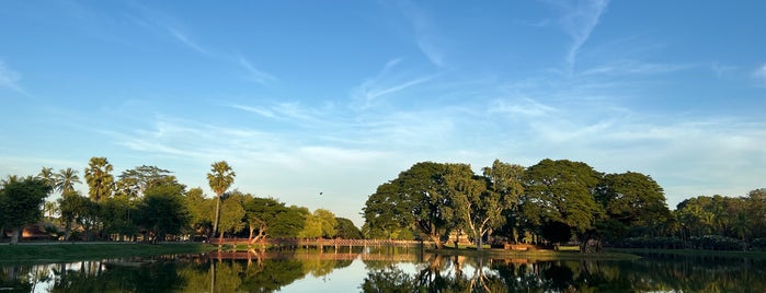 วัดตระพังเงิน is one of Sukhothai Historical Park.