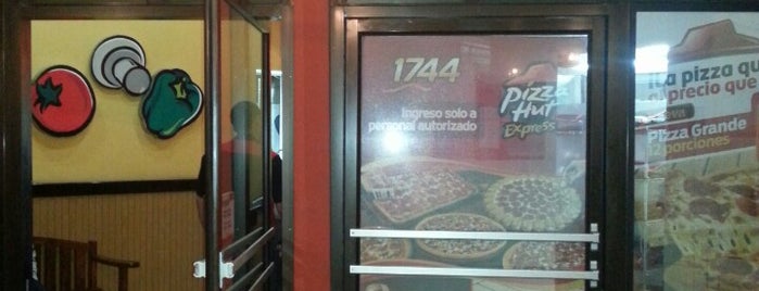 Pizza Hut Villa Clarita is one of Restaurantes.