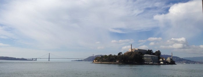 Alcatraz Adası is one of 海外.