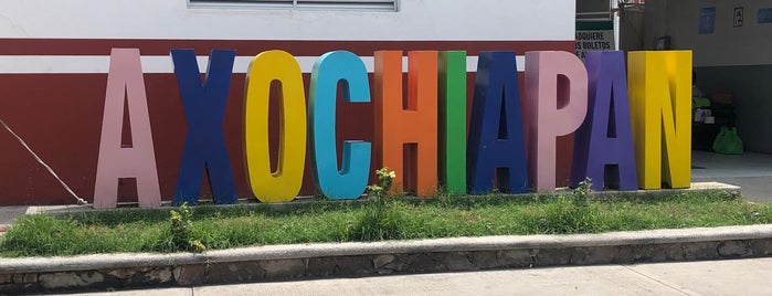 Zócalo de Axochiapan is one of Orte, die Sergio gefallen.