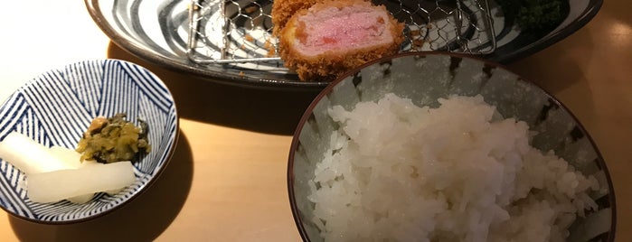 Tonkatsu Kagurazaka Sakura is one of Lugares favoritos de Takuma.