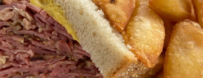 Montreal Deli is one of The 11 Best Places for Big Portions in Mississauga.