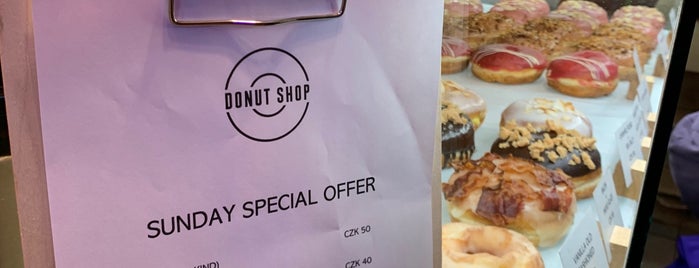 Donut Shop is one of สถานที่ที่ Linny ถูกใจ.