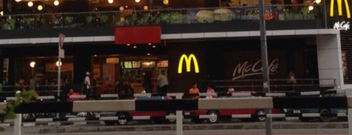 McDonald's & McCafé is one of Angie : понравившиеся места.