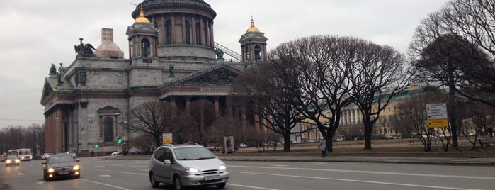 Place Saint-Isaac is one of Петроградище.