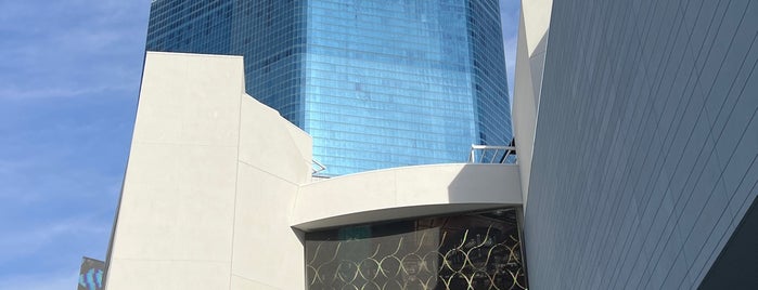 Fontainebleau Las Vegas is one of LeVan’s Liked Places.
