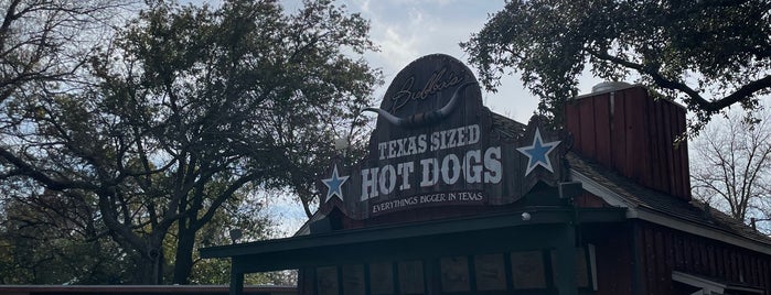 Bubba's Texas Giant Hot Dogs is one of Six Flags Over Texas - The Big List.