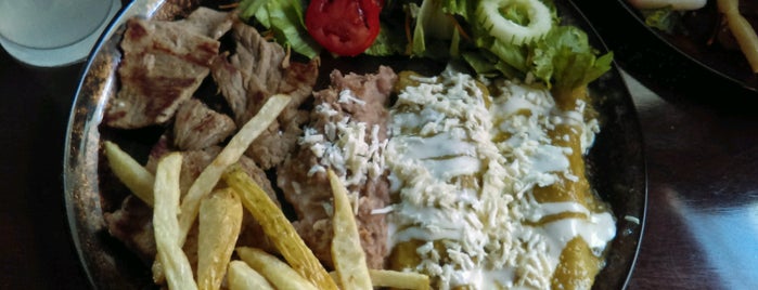 La cabaña is one of Los mejores Restaurantes y Bares de Querétaro.
