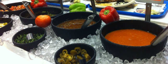 Baja Fresh - Mexican Grill is one of สถานที่ที่บันทึกไว้ของ Haydar.