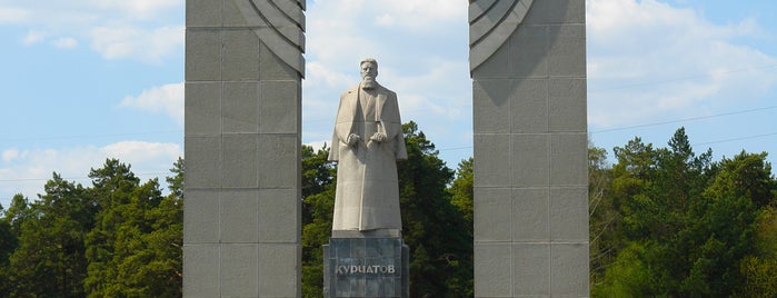 Памятник академику И. В. Курчатову is one of TOP PLACES Челябинск и область.