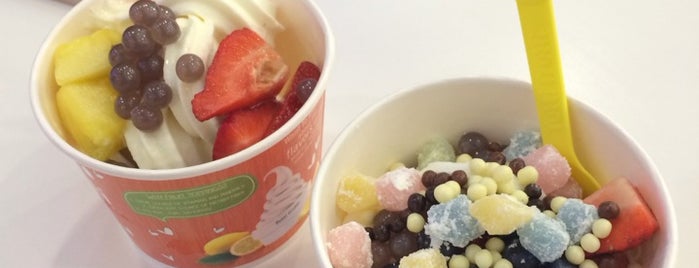 Tutti Frutti Frozen Yogurt is one of Locais curtidos por Pavel.