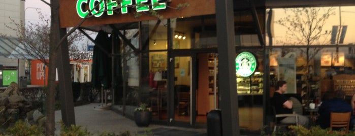 Starbucks is one of Kvalitní kavárny Praha.