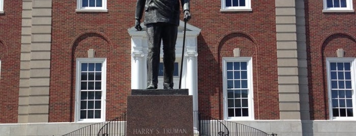 Harry Truman Statue is one of Masonic Places.