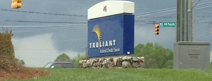 Truliant Federal Credit Union is one of Lieux qui ont plu à Brian.