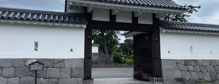 Umadashi-mon Gate is one of 城.