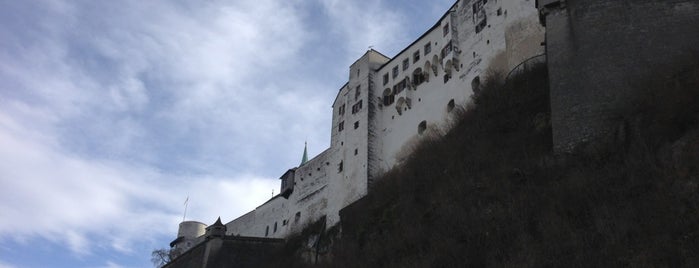 Festung Hohensalzburg is one of Un flot de souvenirs.