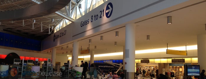 Terminal 5 is one of Orte, die Andrew gefallen.