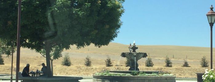 Avenal Exit Fountain is one of Clean-Ups.