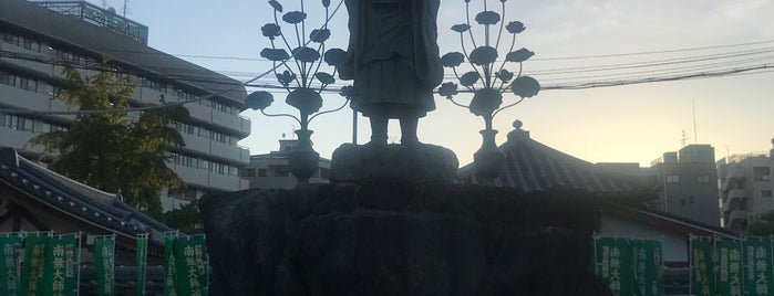 Statue of Master Hongfa is one of Lugares favoritos de Shigeo.