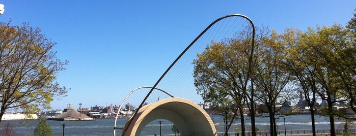 East River Amphitheater is one of Locais curtidos por Nancy.