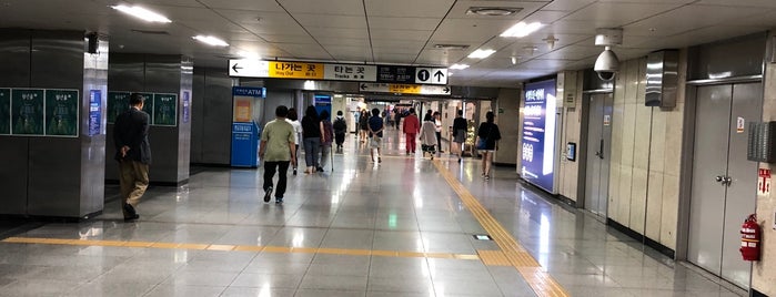 Jonggak Stn. is one of 서울 지하철 1호선 (Seoul Subway Line 1).